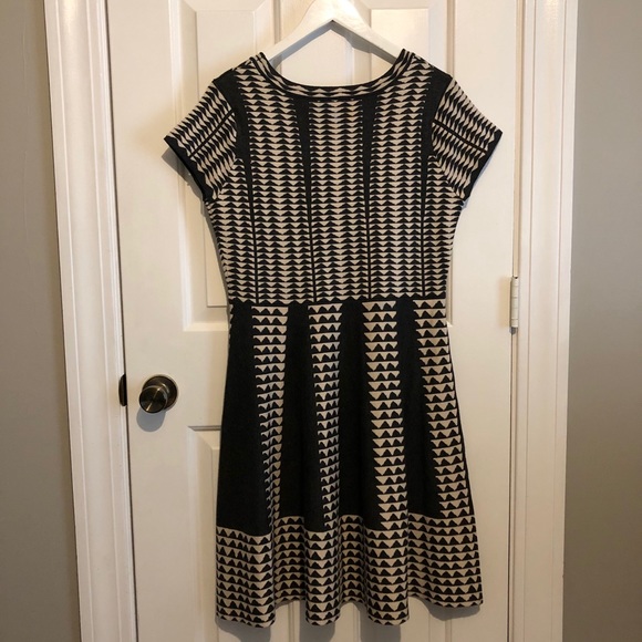 Just...Taylor geometric patterned dress - Picture 2 of 5